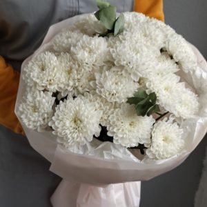 Букет из 5 белых хризантем